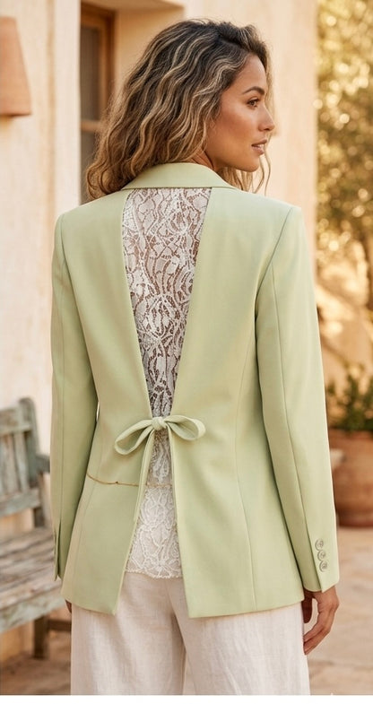 LOD of Love – Pistach Blazer met Open Rug & Kantdetail