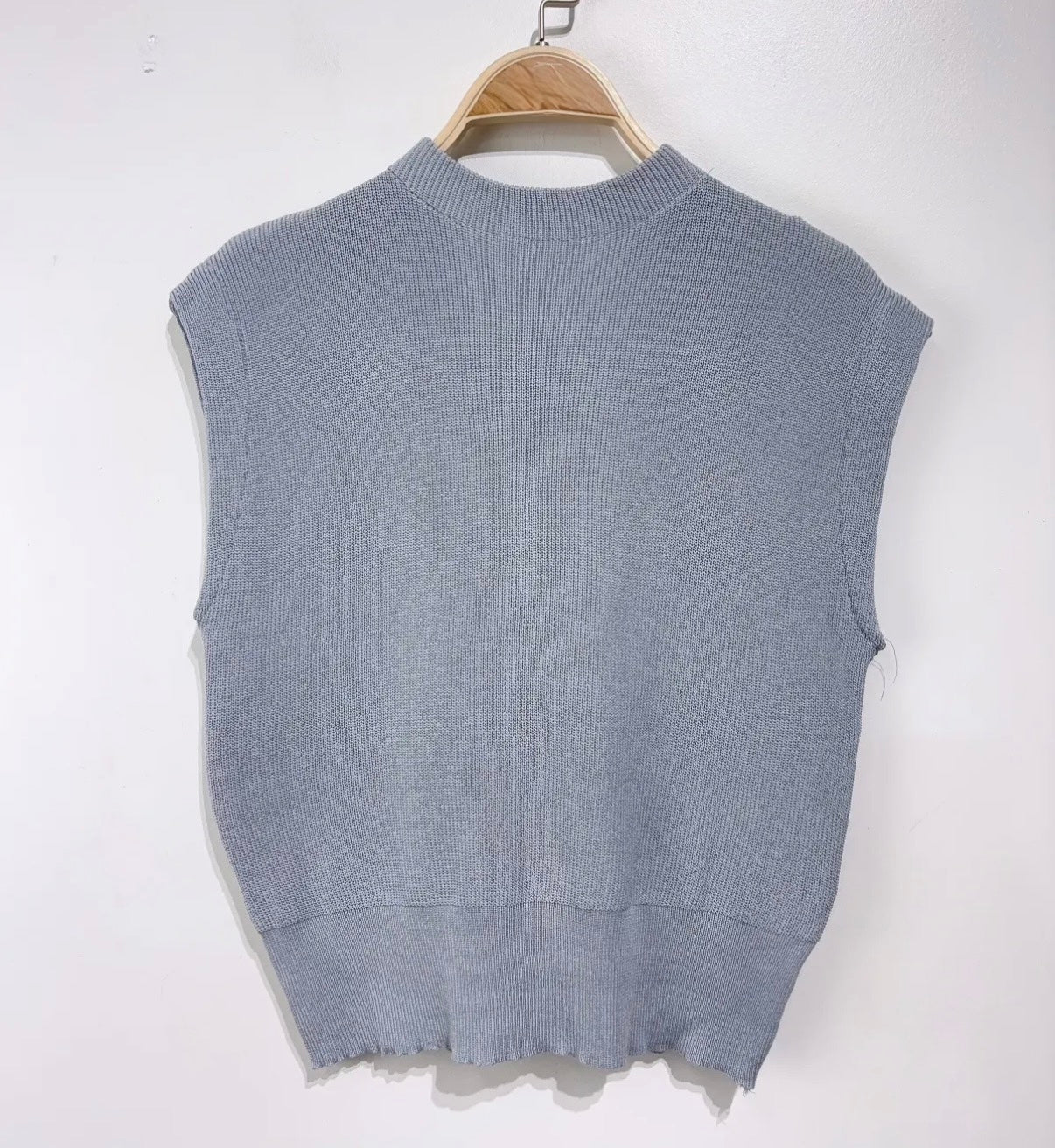 LOD of Love – Emma Bluse mit Blätterdruck und Puffärmeln – Blau