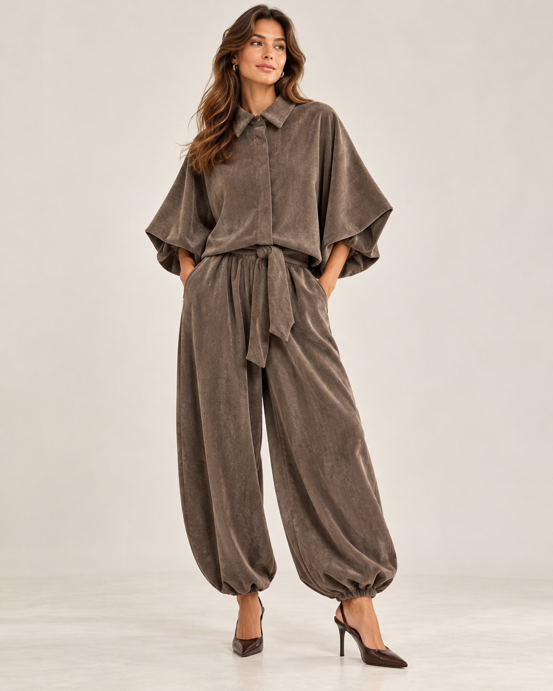 LOD of Love – Velvet Blouse met Ballonmouwen Taupe