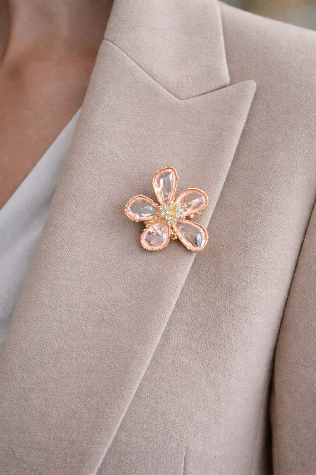 LOD of Love - Vintage Pearl Brooch Heart