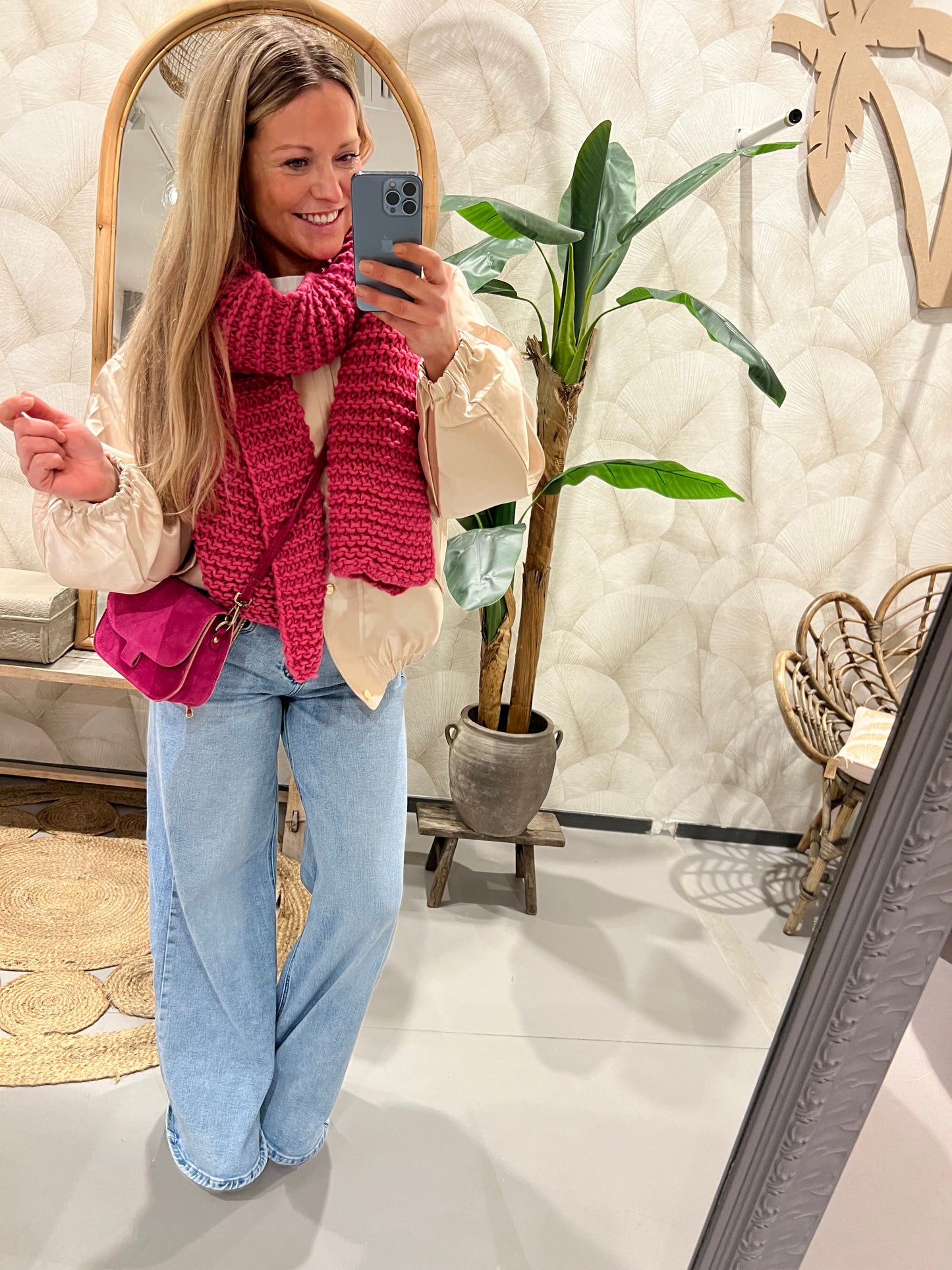 LOD of Love Flora Suède Tas – Fuchsia Statement met Verstelbare Schouderband