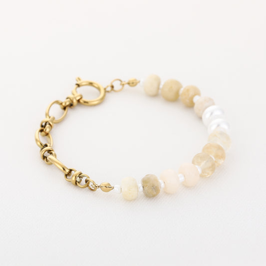 LOD of Love – Armband Zonnesteen & Parel met Gouden Schakel Beige